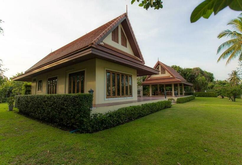 リゾートホテル Thararin Villa