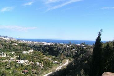 Villa Morera Bed & Breakfast
