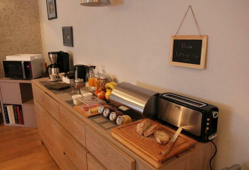 تختخواب و صبحانه La Grange Des Griottiers