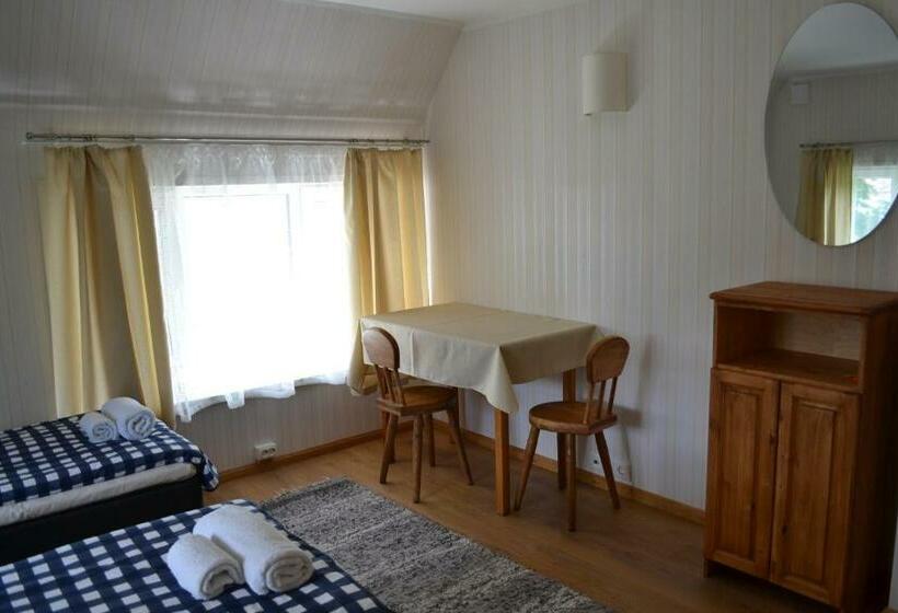 Kraavi Guest Hostel
