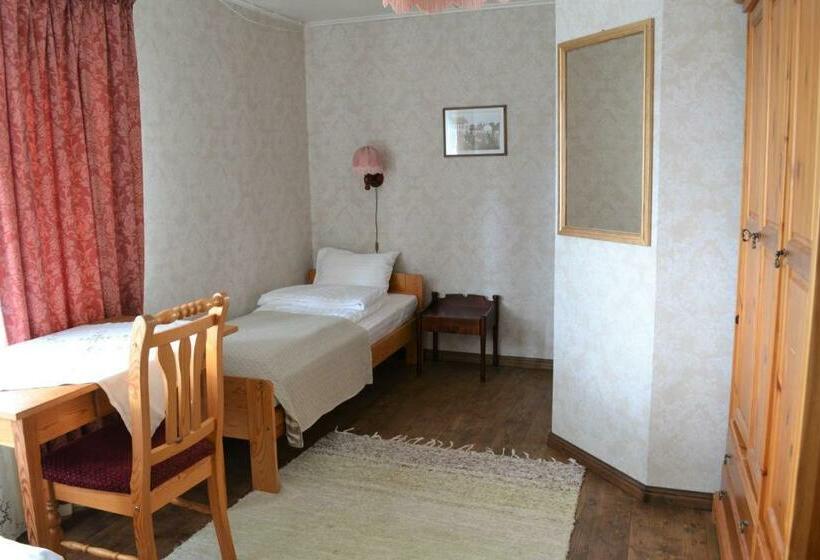 Kraavi Guest Hostel