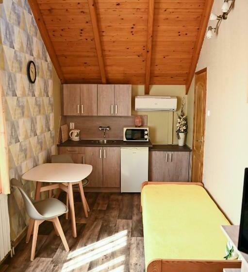 פנסיון Angéla Vendegház