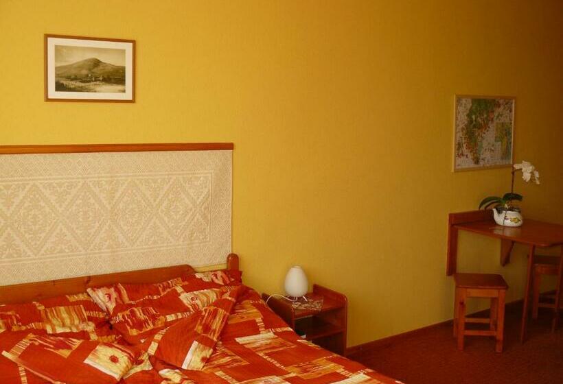 פנסיון Angéla Vendegház