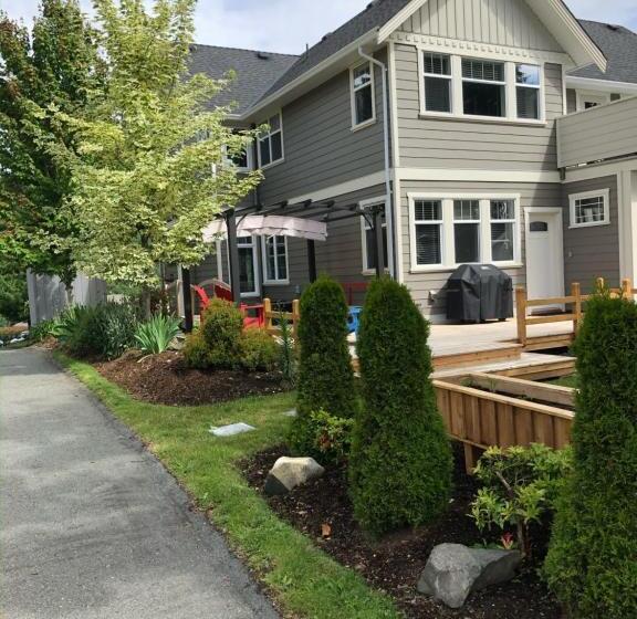 פנסיון Eaglenest Manor Cowichan