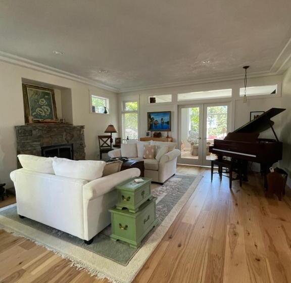 פנסיון Eaglenest Manor Cowichan