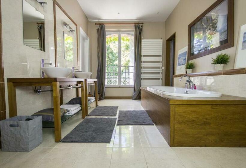 פנסיון Le Manoir D Elise