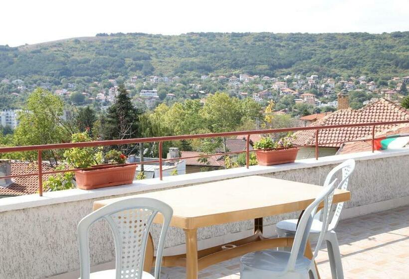 پانسیون Popov Guest House