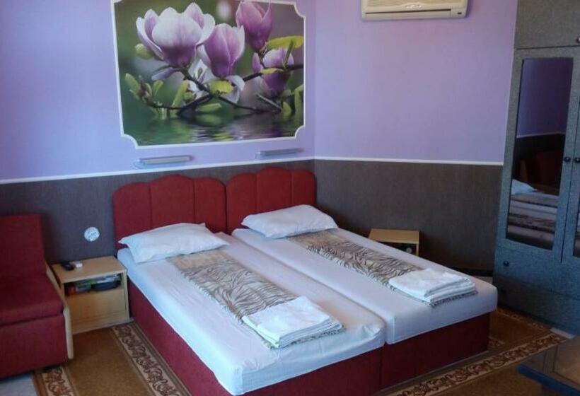 پانسیون Villa Summer House