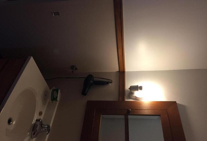 호스텔 Le Petit Château Montebello B&b