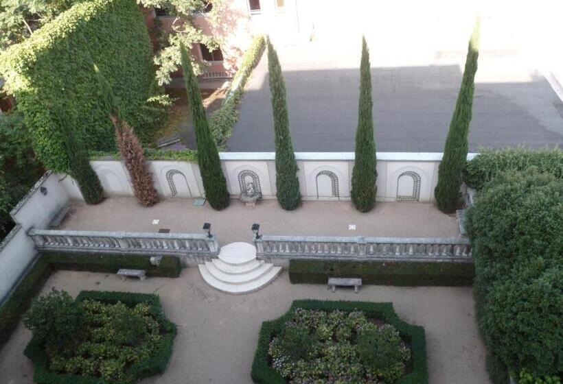 تختخواب و صبحانه Le Bellini