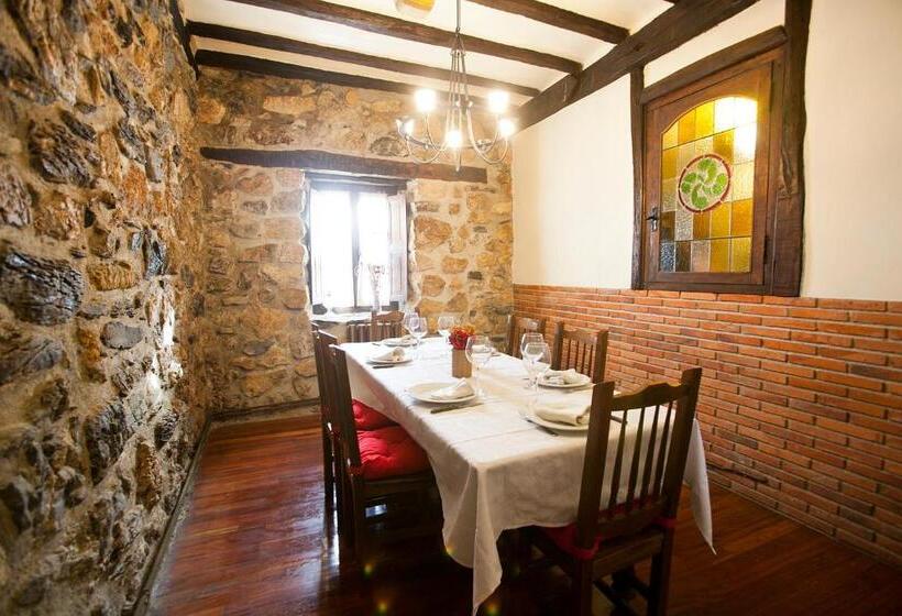 بنسيون Agroturismo Izarre