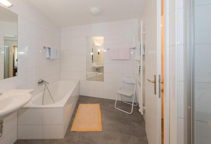 پانسیون Landhaus Tritscher