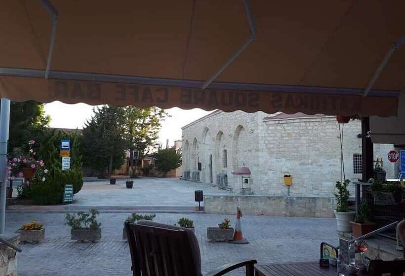 הוסטל Loxandra Inn
