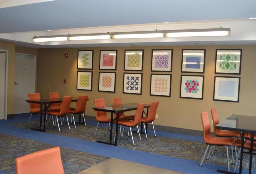 Holiday Inn Express Hotel & Suites Binghamton University Vestal, An Ihg