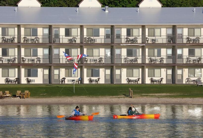 호텔 Bavarian Haus Lakefront Inn