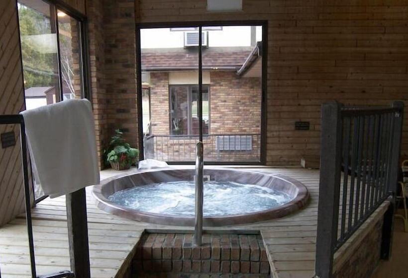 호텔 Bavarian Haus Lakefront Inn