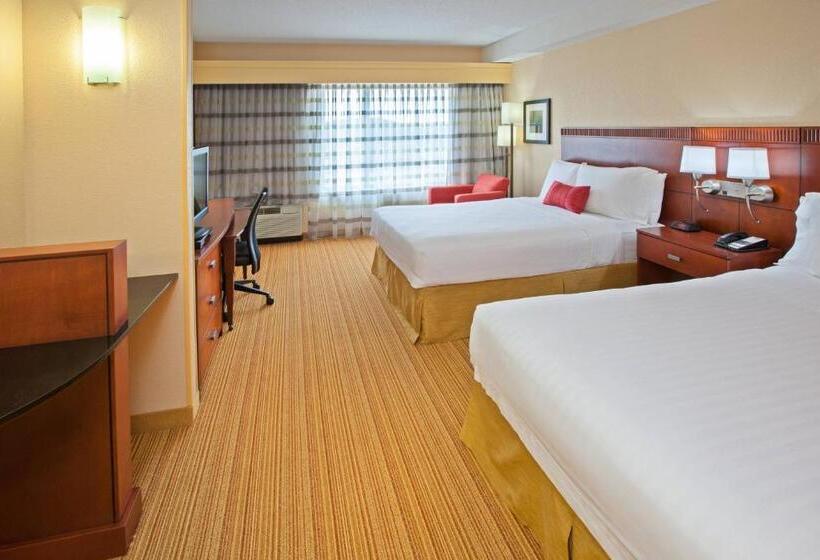 هتل Courtyard Louisville Northeast