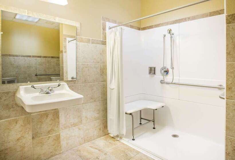 ホテル Days Inn & Suites By Wyndham Sutton Flatwoods