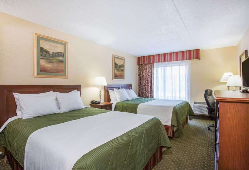 ホテル Days Inn & Suites By Wyndham Sutton Flatwoods