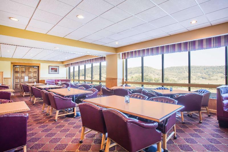 ホテル Days Inn & Suites By Wyndham Sutton Flatwoods