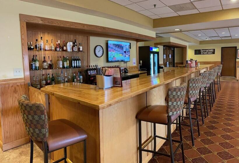 ホテル Days Inn & Suites By Wyndham Sutton Flatwoods