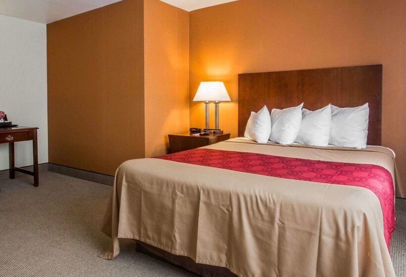 فندق Econo Lodge Lakes Region