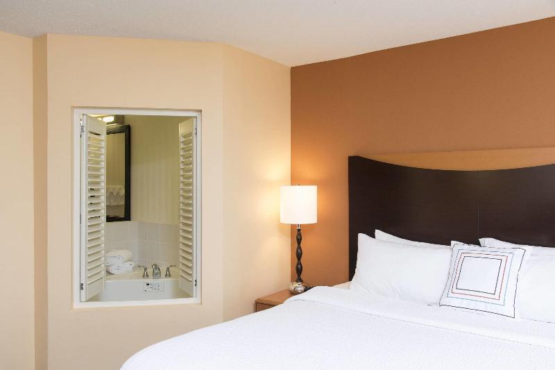 هتل Fairfield Inn & Suites By Marriott Omaha Downtown
