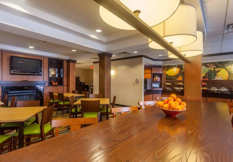 هتل Fairfield Inn & Suites By Marriott Omaha Downtown