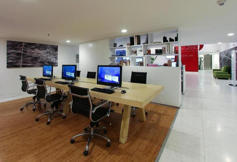 ホテル Fiesta Inn Express Naucalpan