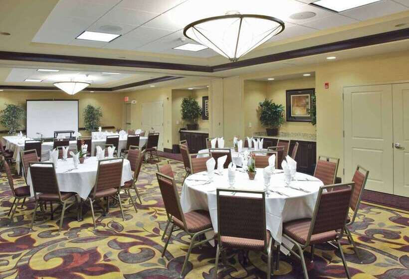 هتل Hilton Garden Inn Clovis