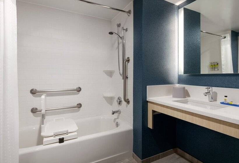 Holiday Inn Express Hotel & Suites Norfolk Airport, An Ihg
