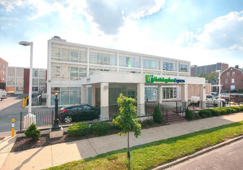 Отель Holiday Inn Express St. Louis Central West End, An Ihg