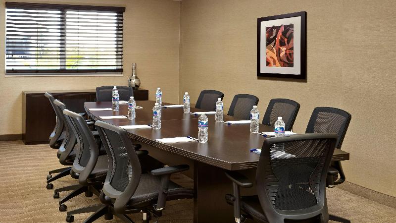 בית מלון כפרי Holiday Inn Express & Suites Naples Downtown   5th Avenue, An Ihg