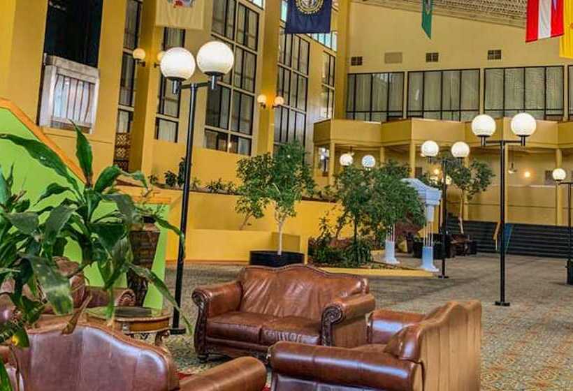 בית מלון כפרי Magnuson Grand Desoto