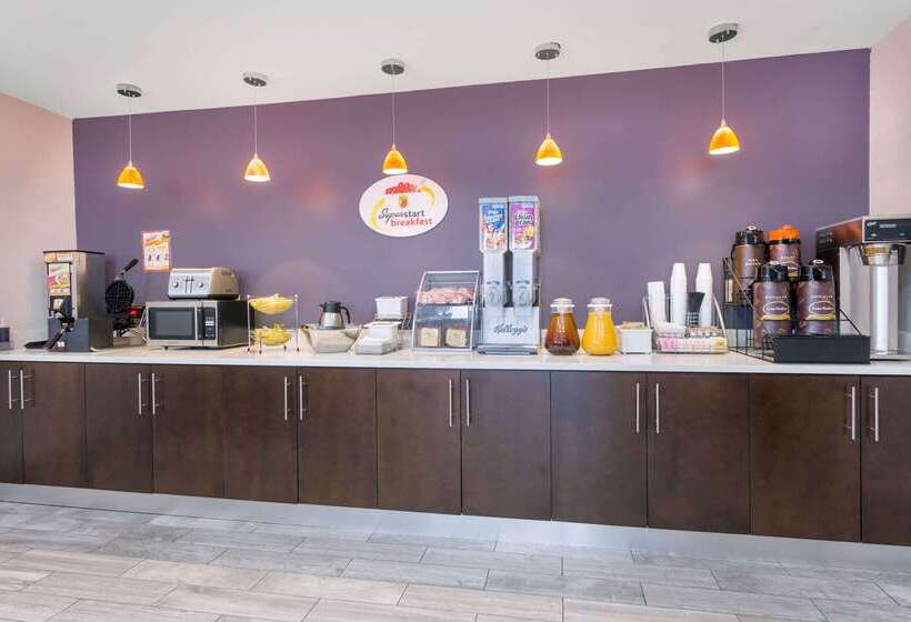 فندق Super 8 By Wyndham Locust Grove