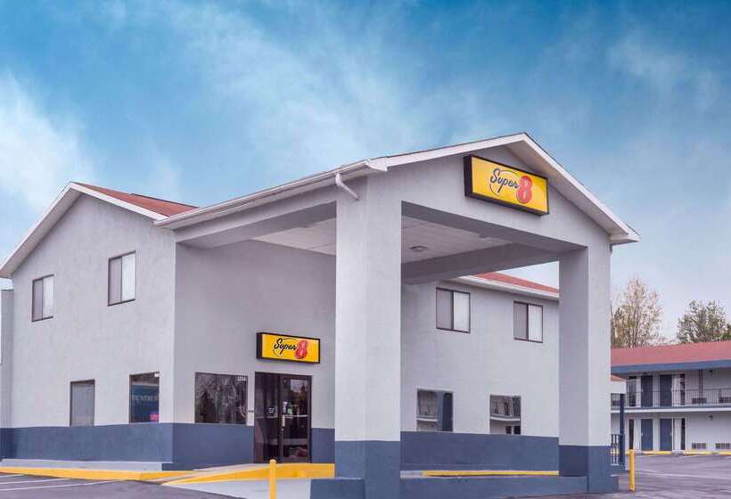 فندق Super 8 By Wyndham Locust Grove