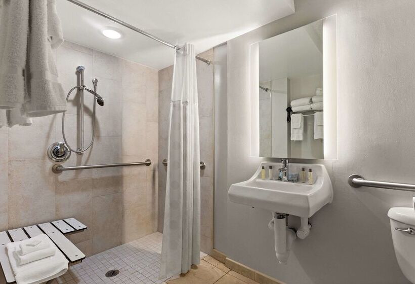 The Clover Hotel, Ascend Hotel Collection