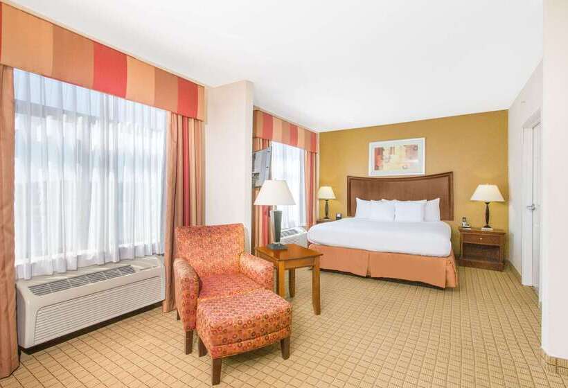 هتل Wingate By Wyndham Savannah Pooler