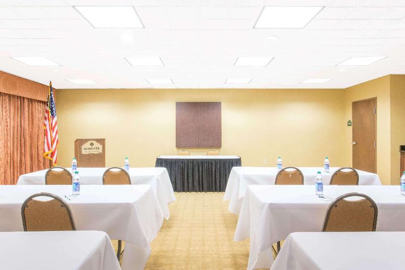 هتل Wingate By Wyndham Savannah Pooler