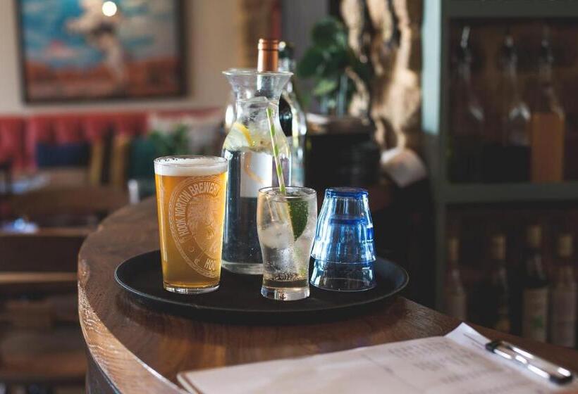 酒店 The George Inn