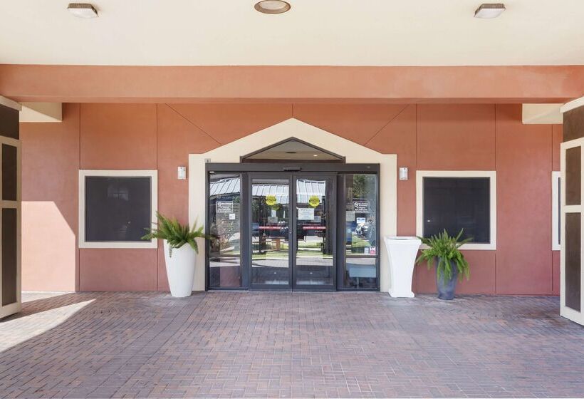 בית מלון כפרי Best Western Plus Edinburg Inn & Suites