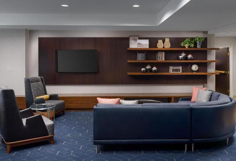 Отель Courtyard By Marriott Salinas Monterey