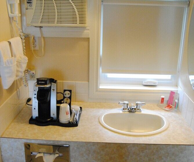 فندق Economy Inn