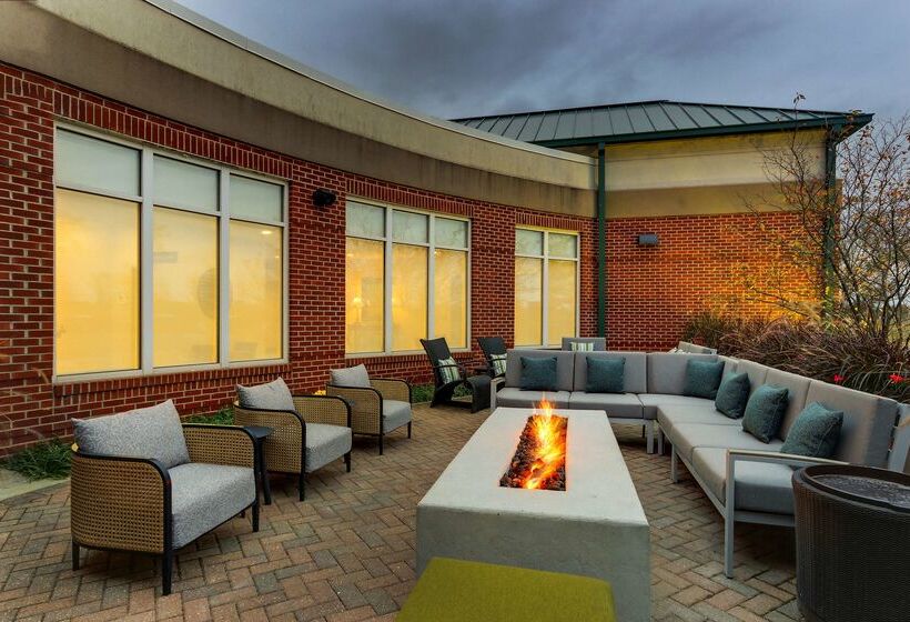 בית מלון כפרי Hilton Garden Inn Indianapolis Airport