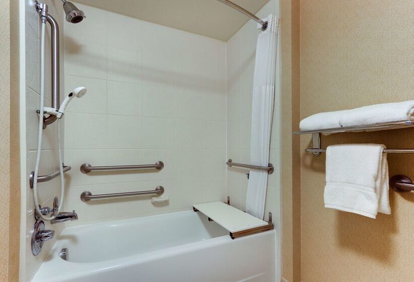 בית מלון כפרי Hilton Garden Inn Indianapolis Airport