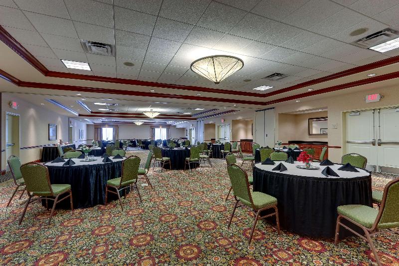 בית מלון כפרי Hilton Garden Inn Indianapolis Airport
