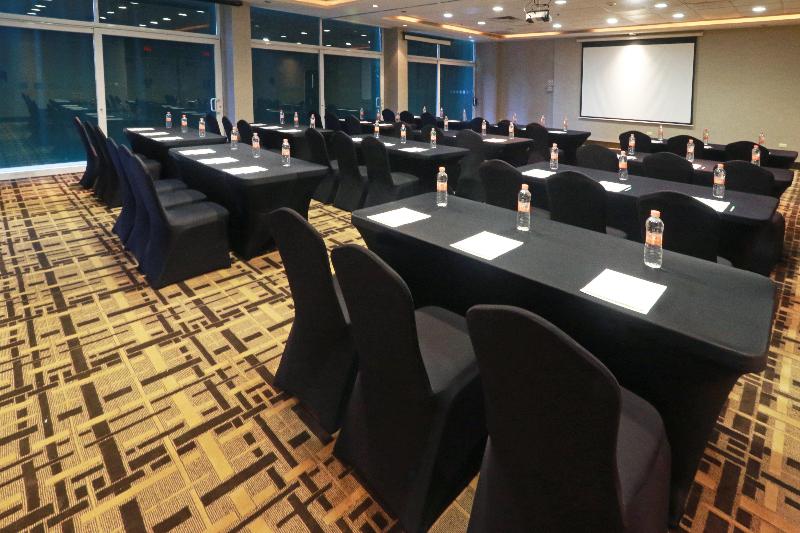 فندق Holiday Inn Reynosa Industrial Poniente, An Ihg