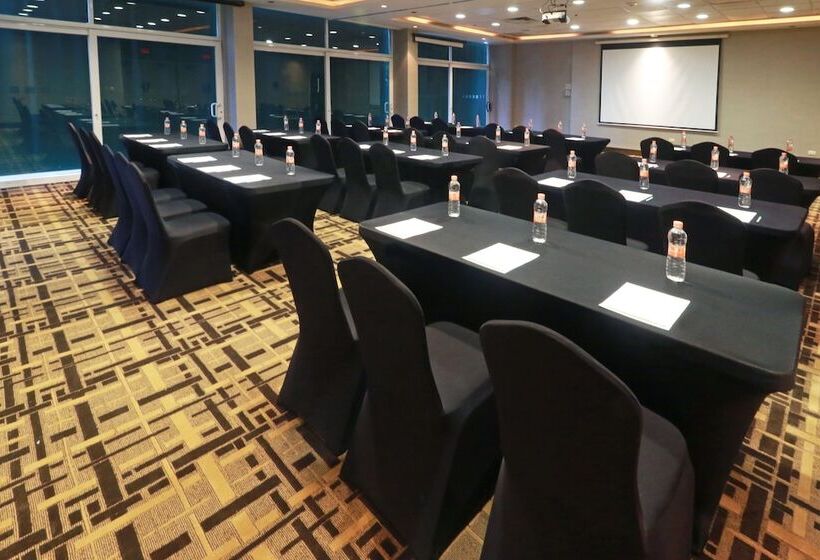 فندق Holiday Inn Reynosa Industrial Poniente, An Ihg