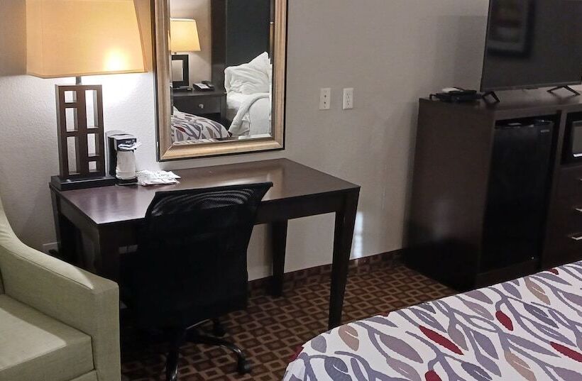 هتل Red Roof Inn & Suites Longview