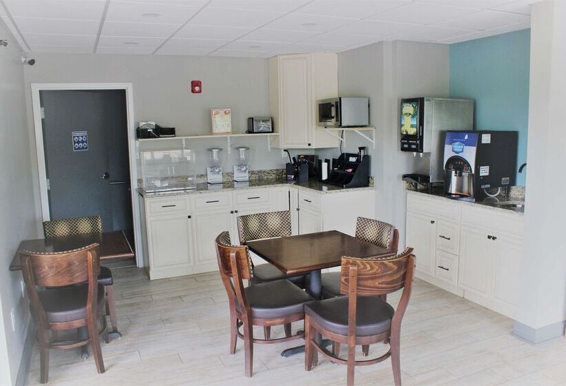 فندق River Front Inn